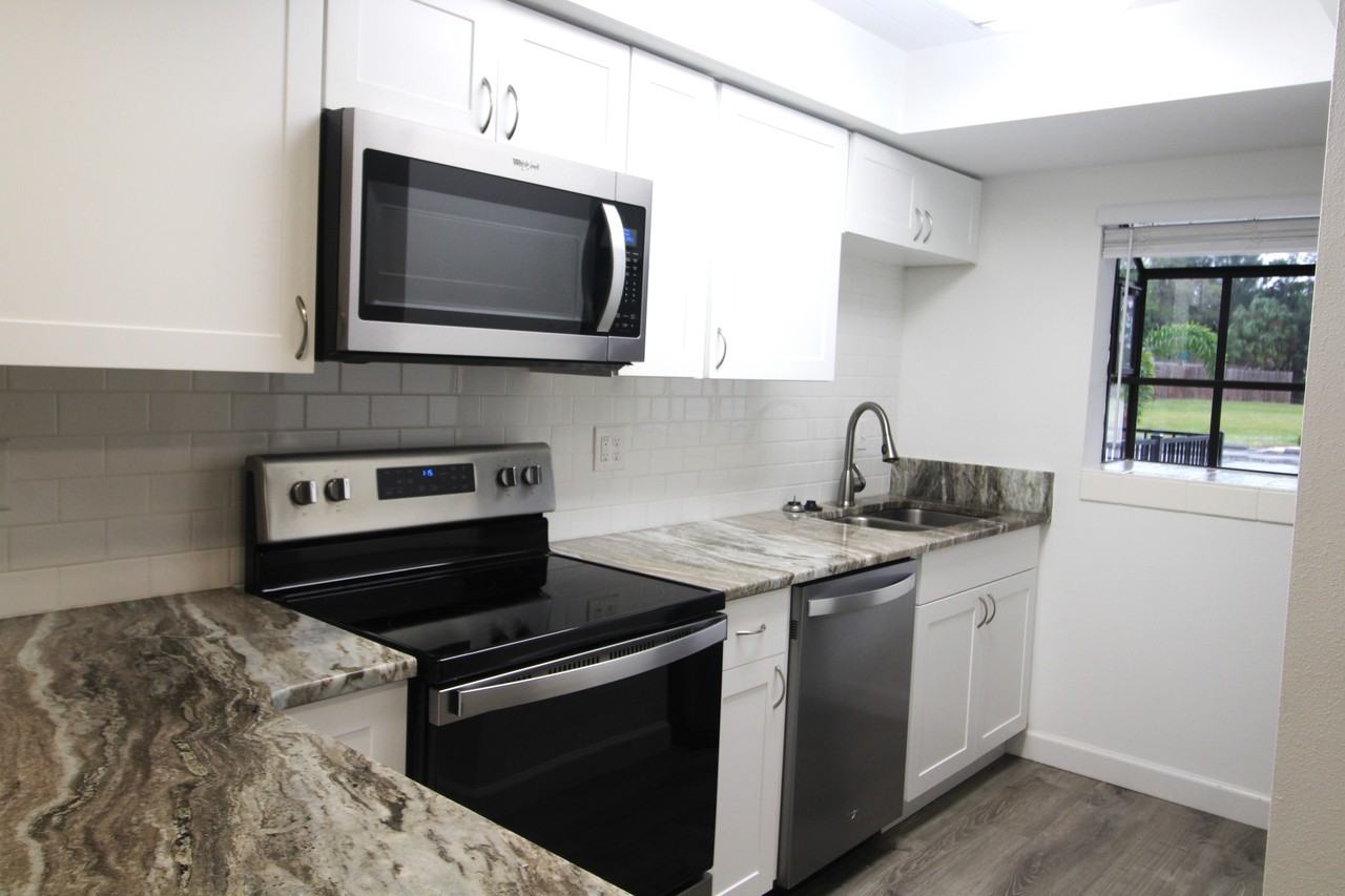 4079 Lake Forest Dr - Photo 3 of 16