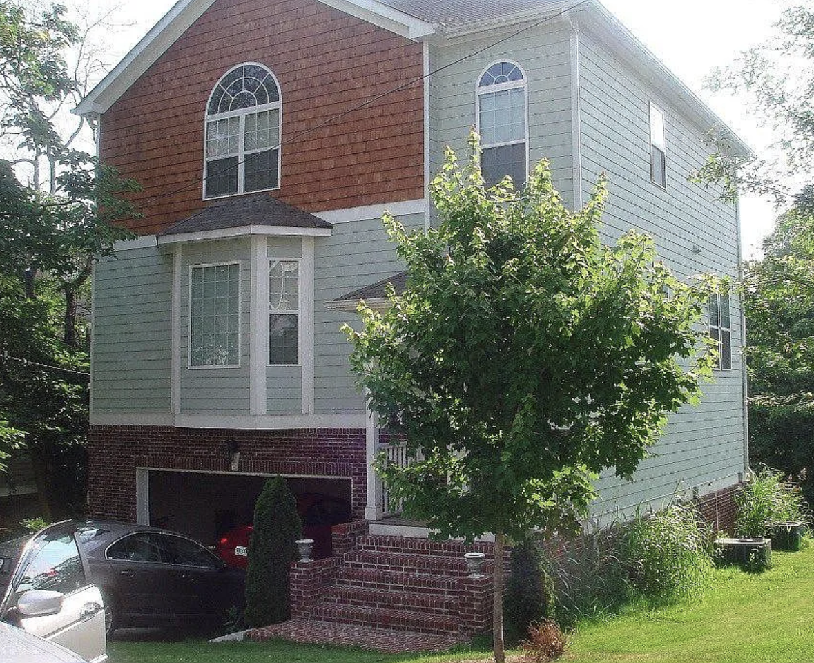 518 Martin St Se #NA - Photo 2 of 5