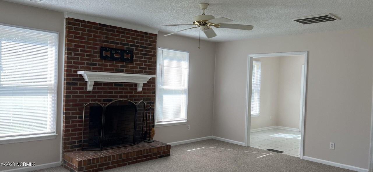 111 Carlisle Court - Photo 3 of 6