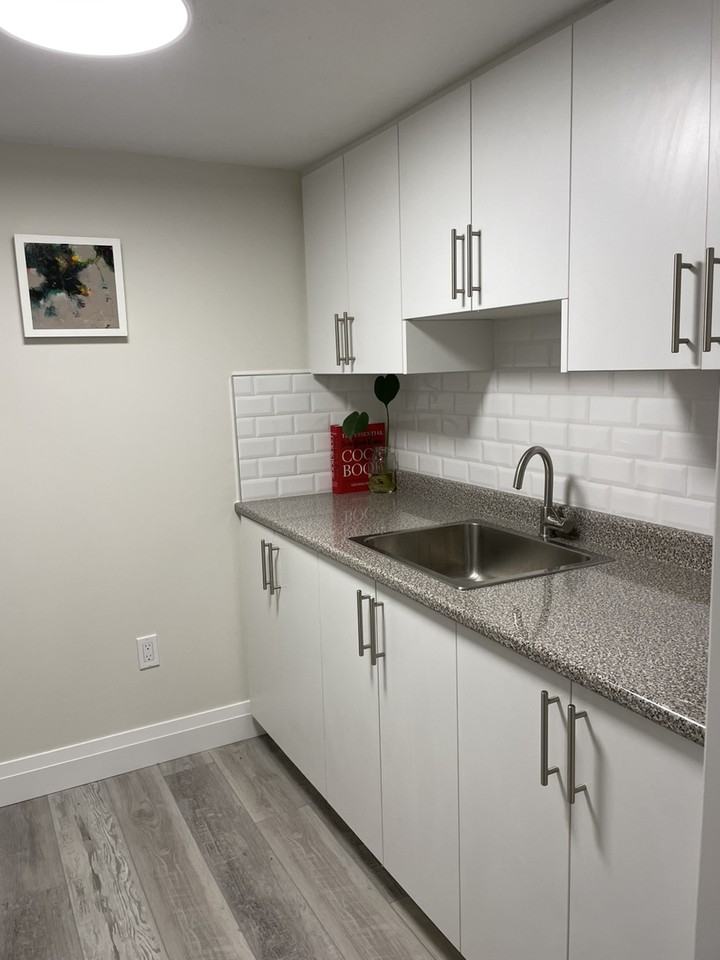 584 Davenport Rd - Photo 7 of 26