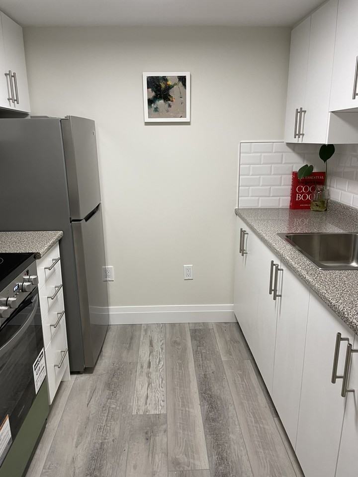584 Davenport Rd - Photo 6 of 26