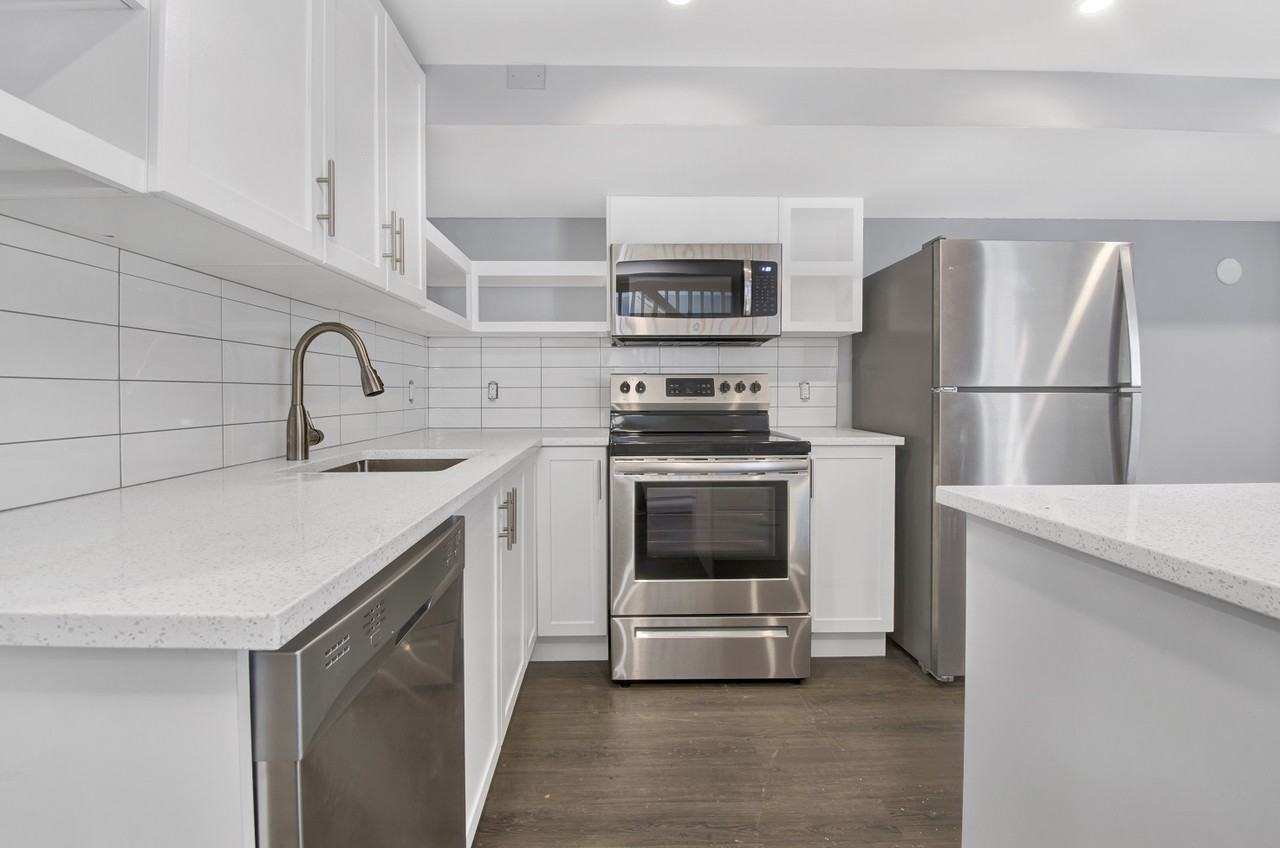 868 Maplewood Avenue Apartments 868 Maplewood Ave, Ottawa, ON K2B 5V5