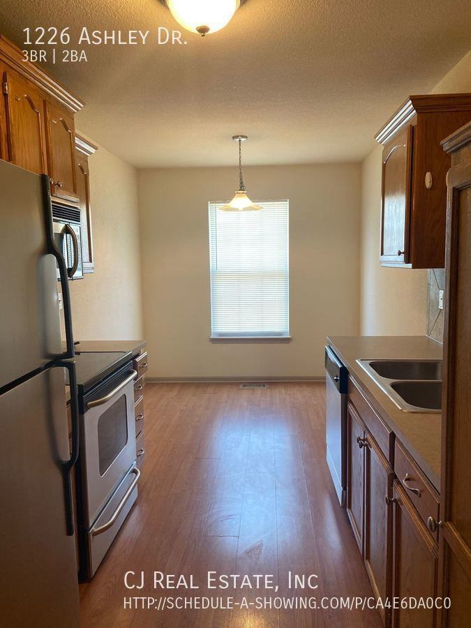 1226 Nw Ashley Dr - Photo 3 of 8