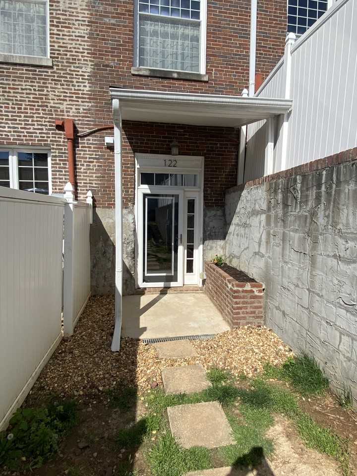 122 N Mulberry St #NA - Photo 2 of 15