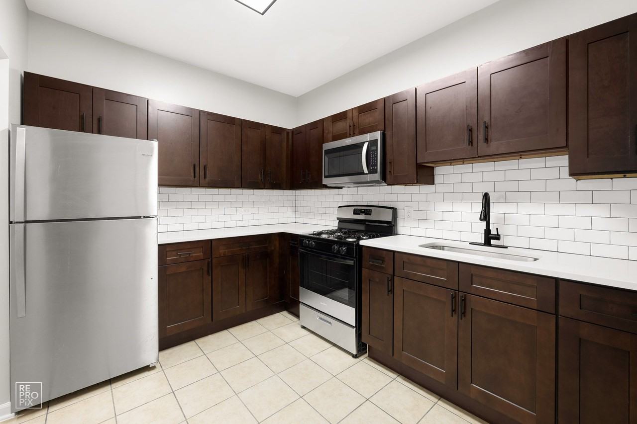 5047 S St Lawrence Ave - Photo 2 of 16