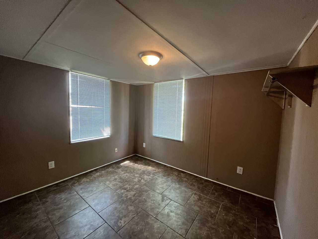 115 College Park Circle - Photo 3 of 6