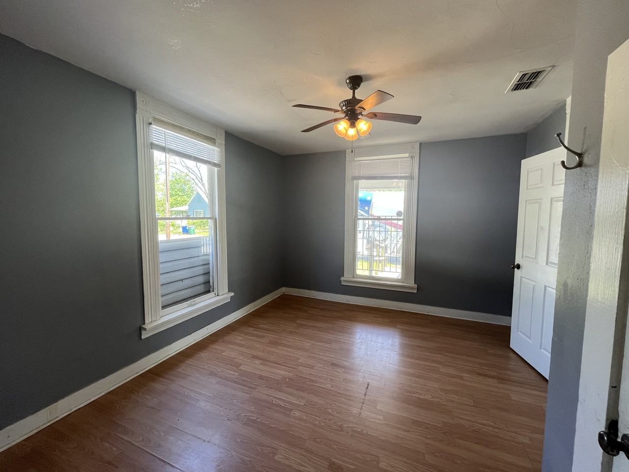 1911 Moss St - Photo 2 of 11