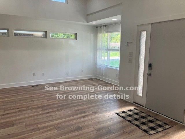 204 Hodge Cir - Photo 3 of 10