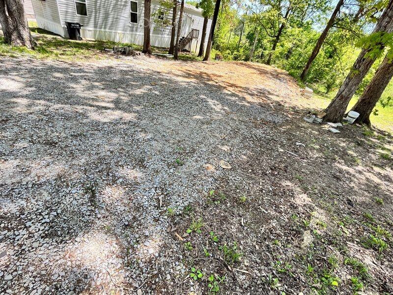 112 Waynes Ln - Photo 3 of 5
