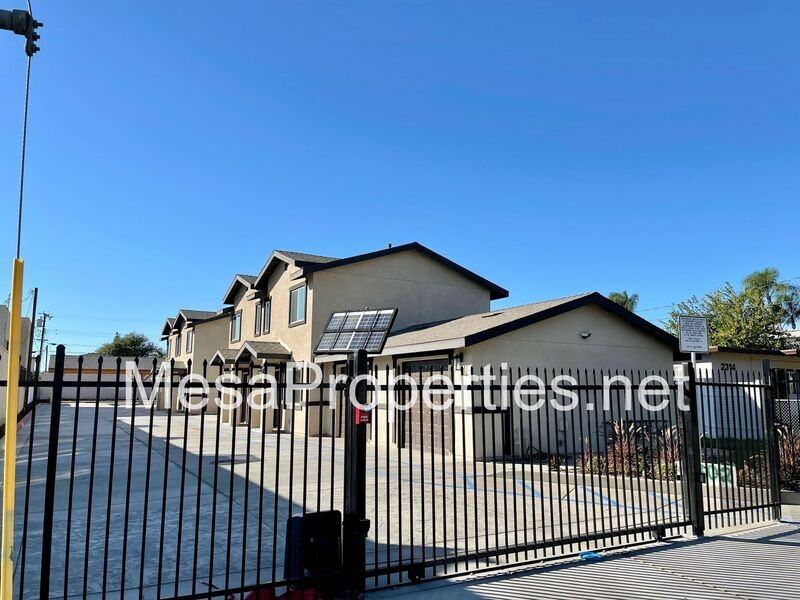 2308 Leroy St - Photo 2 of 23