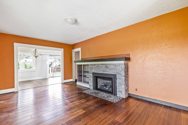 21885 Willamette Dr - Photo 2 of 26