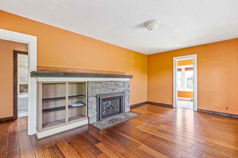 21885 Willamette Dr - Photo 3 of 26