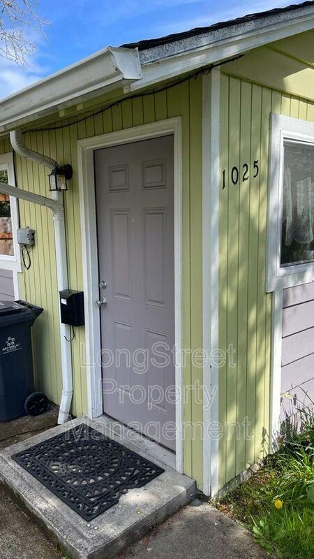 1025 Nw 28th St - Photo 3 of 15