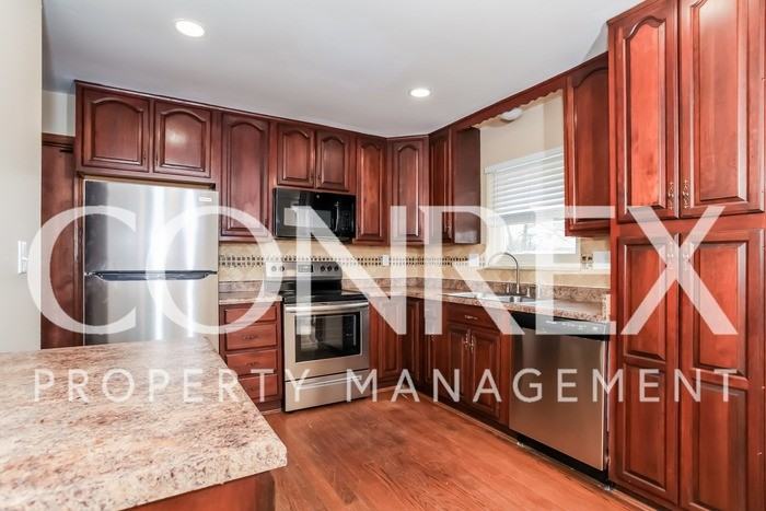 1515 Hilltree Dr - Photo 3 of 12