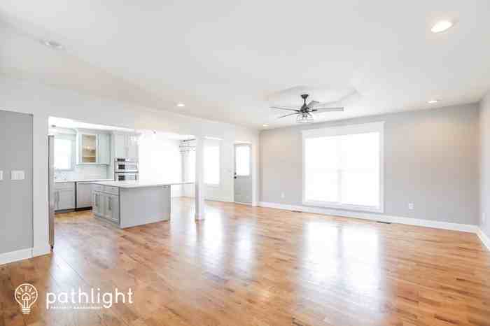 1000 Oakwood St - Photo 3 of 15