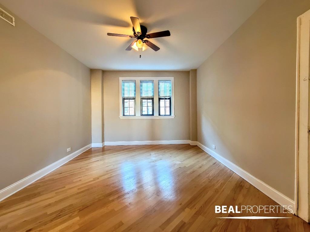 896 Green Bay Rd - Photo 3 of 9