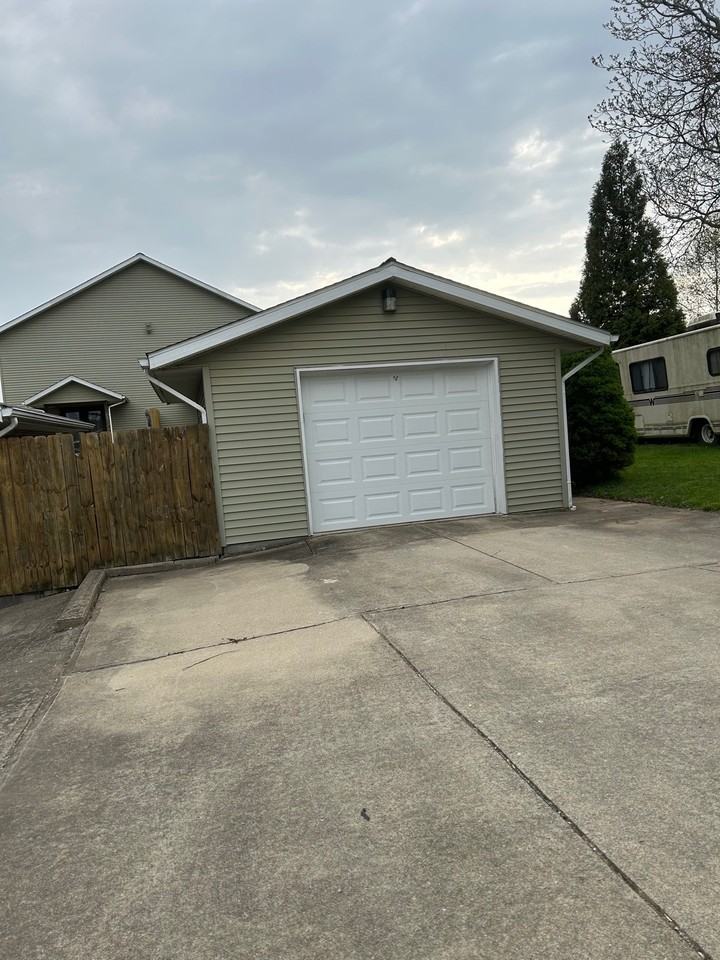 2227 H St #2227 - Photo 2 of 12