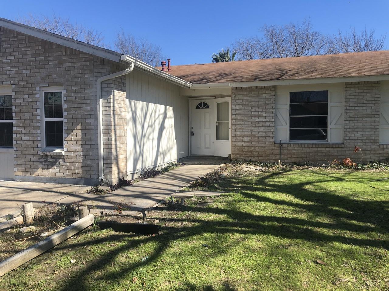 1554 Willowbrook St #1 - Photo 2 of 23