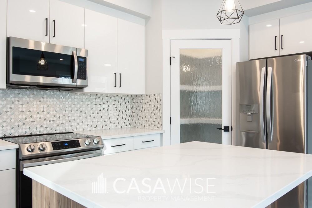 10934 72 Ave Nw #MAIN - Photo 2 of 17