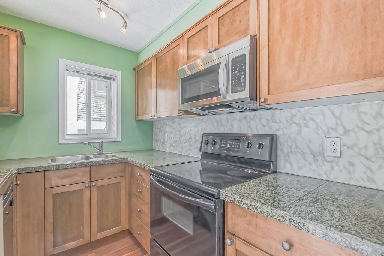 1029 14 Ave Sw #1 - Photo 2 of 34
