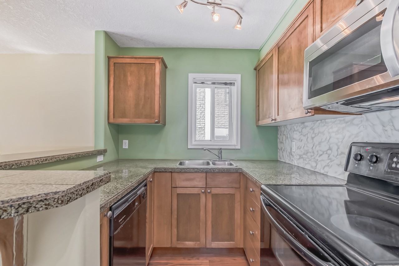 1029 14 Ave Sw #1 - Photo 3 of 34