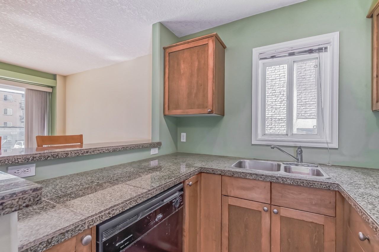 1029 14 Ave Sw #1 - Photo 4 of 34
