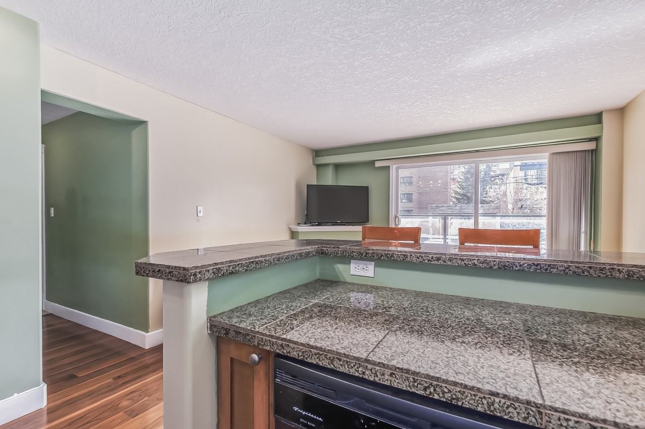1029 14 Ave Sw #1 - Photo 5 of 34