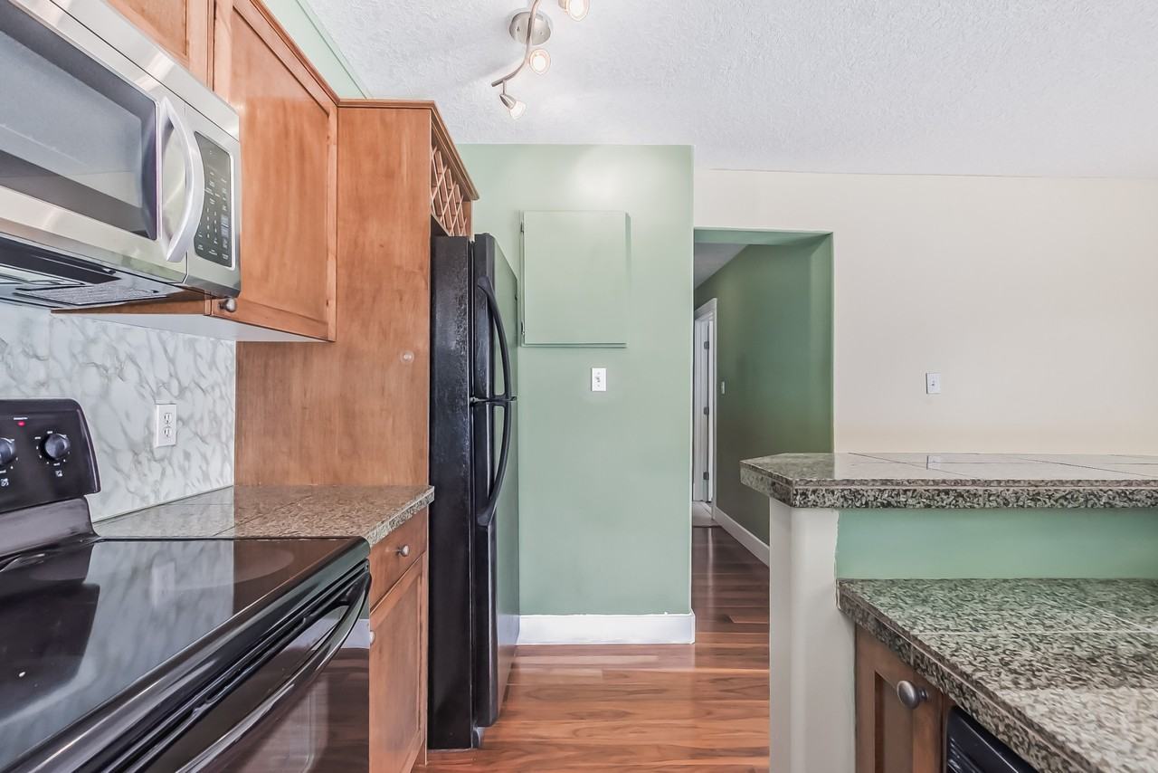 1029 14 Ave Sw #1 - Photo 6 of 34