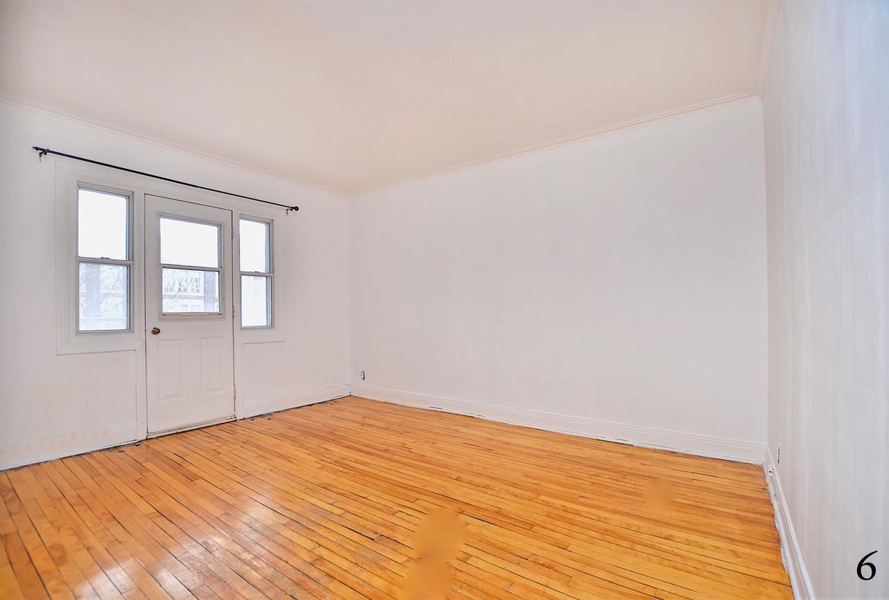 2390 Boulevard Pie-Ix - 5 #5 - Photo 3 of 10