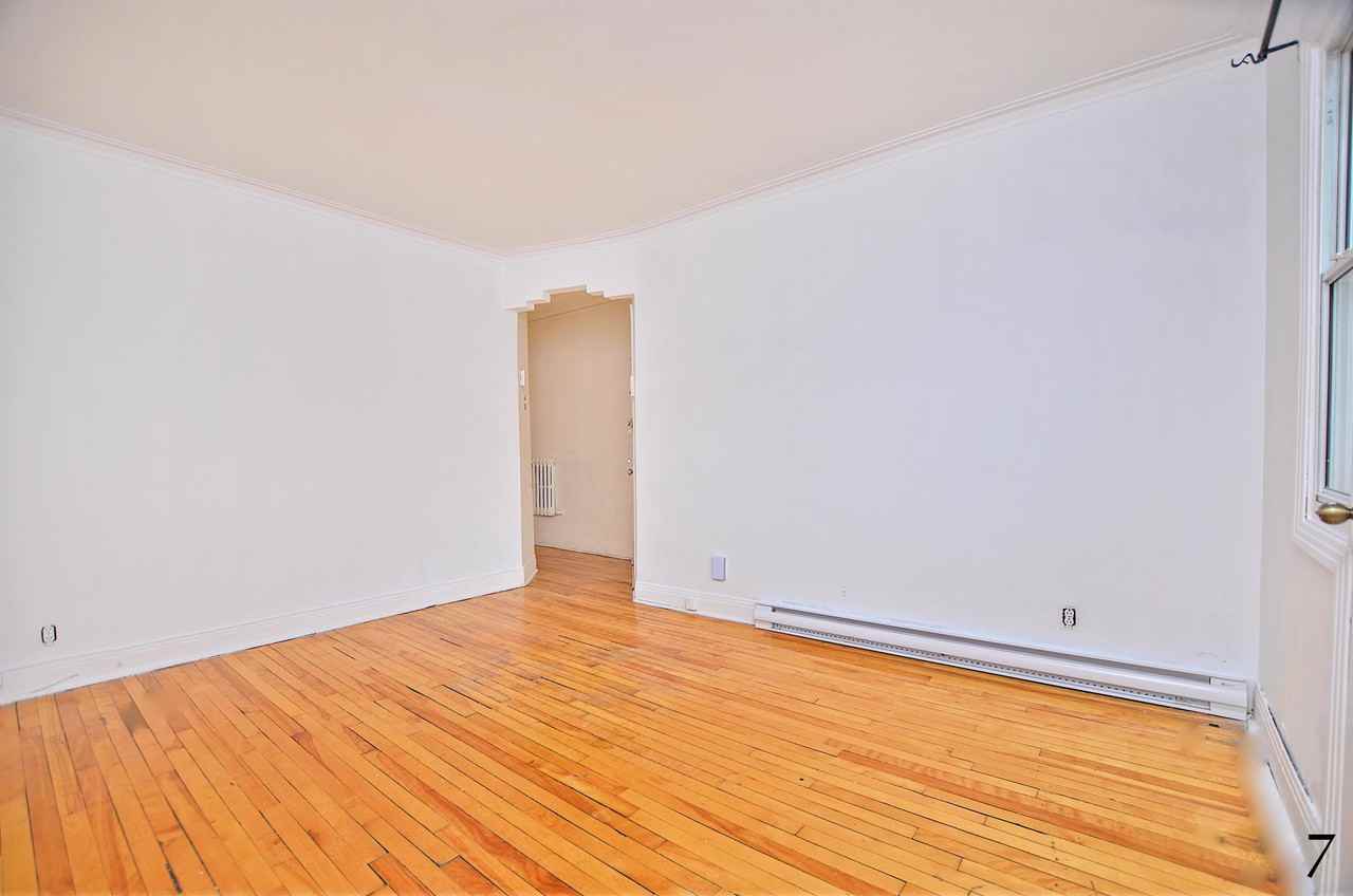 2390 Boulevard Pie-Ix - 5 #5 - Photo 4 of 10