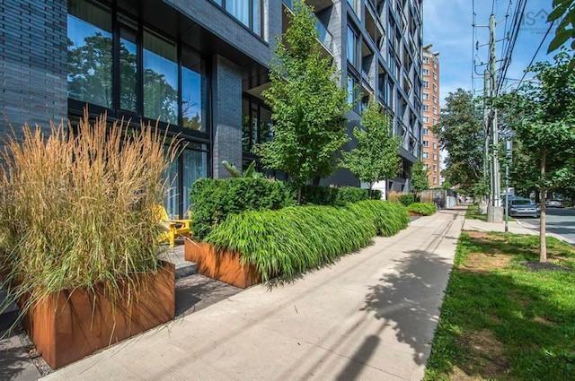 1048 Wellington St #1