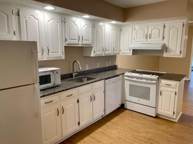 4226 Pinehurst Cir - Photo 3 of 13