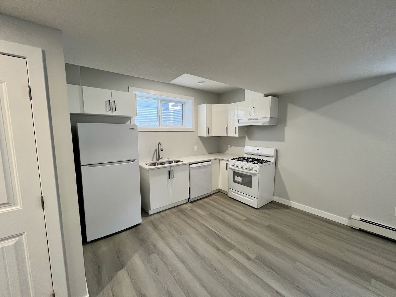282B Rolston Wynd Bsmt #Bsmt - Photo 2 of 12