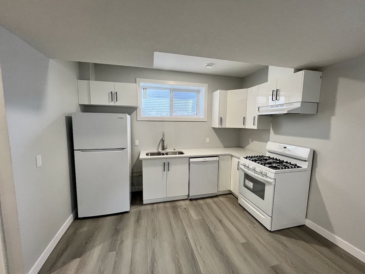 282B Rolston Wynd Bsmt #Bsmt - Photo 3 of 12
