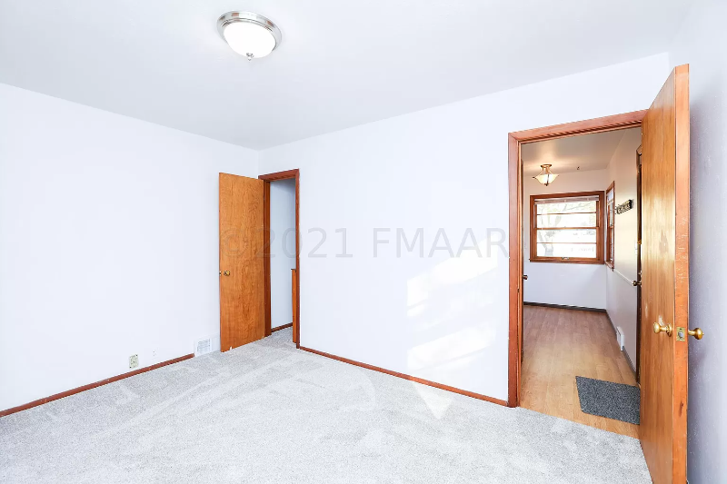 302 20th Ave N - Photo 2 of 16