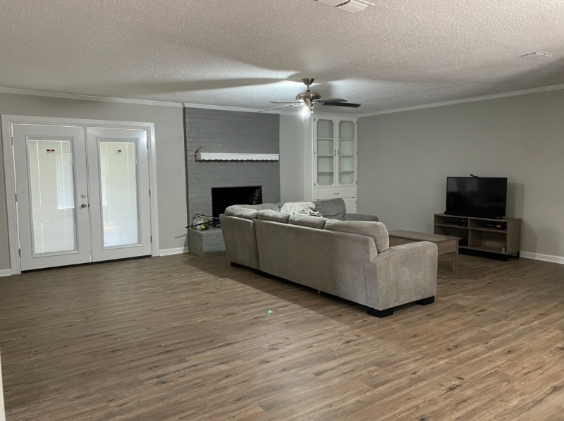 202 Ridgecrest St - Photo 2 of 2