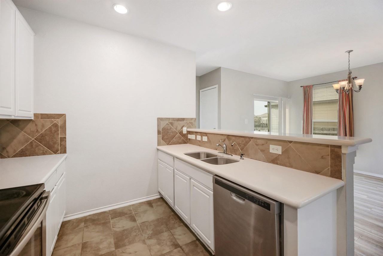 187 Rummel Dr #1 - Photo 4 of 11