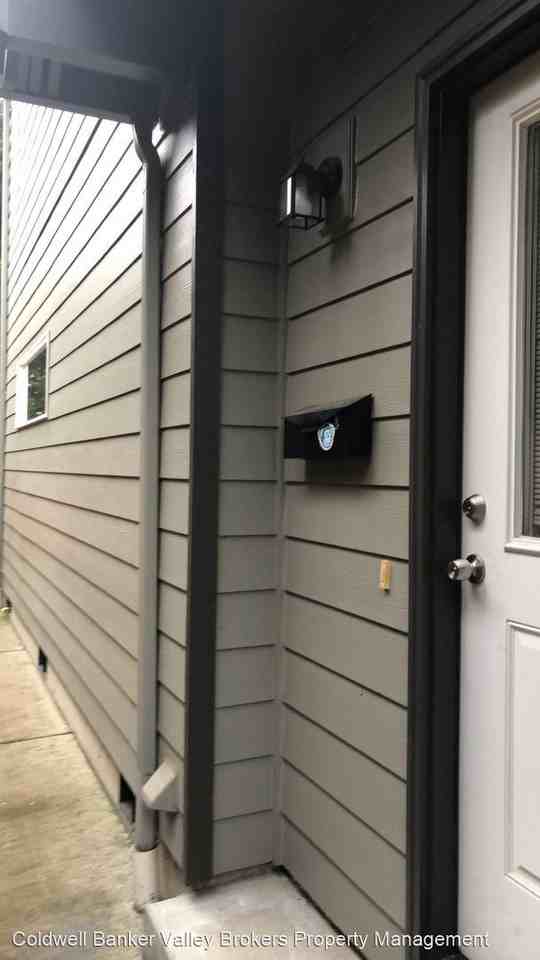 1103 Nw 27th St - Photo 3 of 23