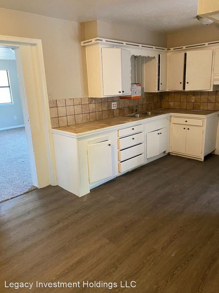 1232 Sw 62nd St - Photo 2 of 22