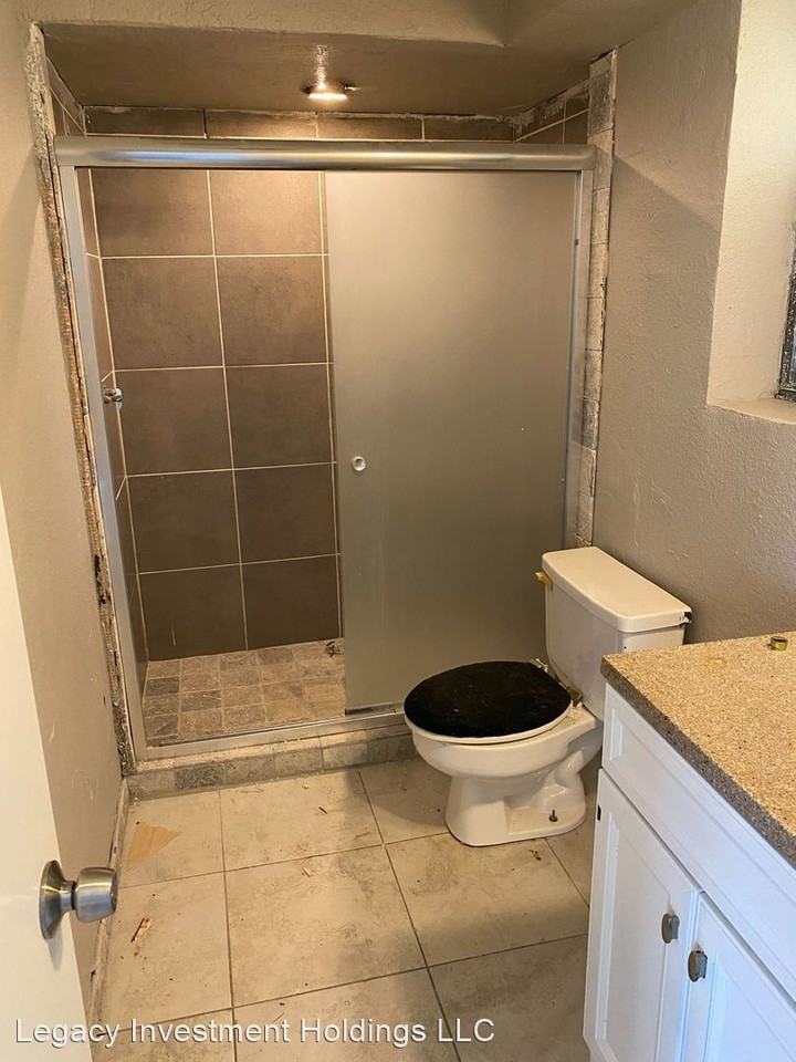 1232 Sw 62nd St - Photo 3 of 22