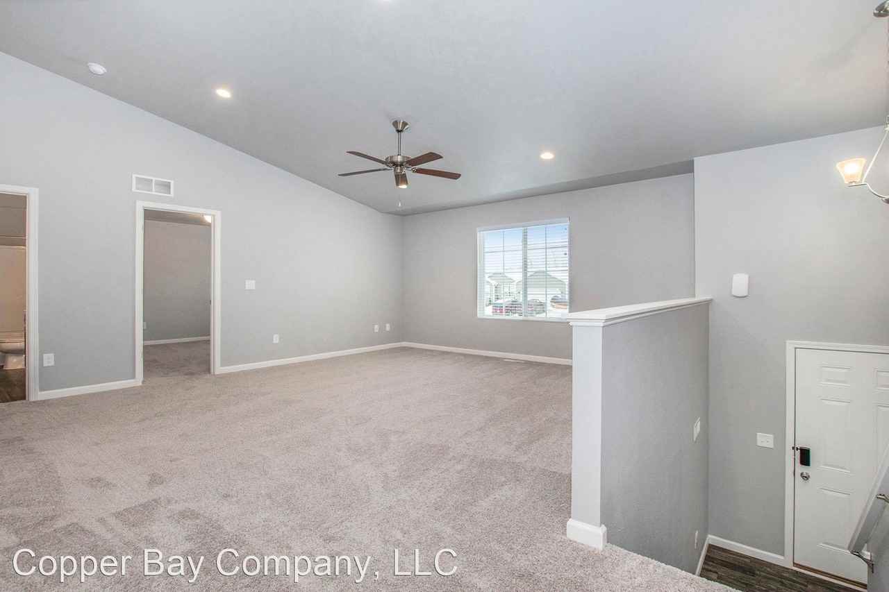 3200 44th St Se - Photo 3 of 10