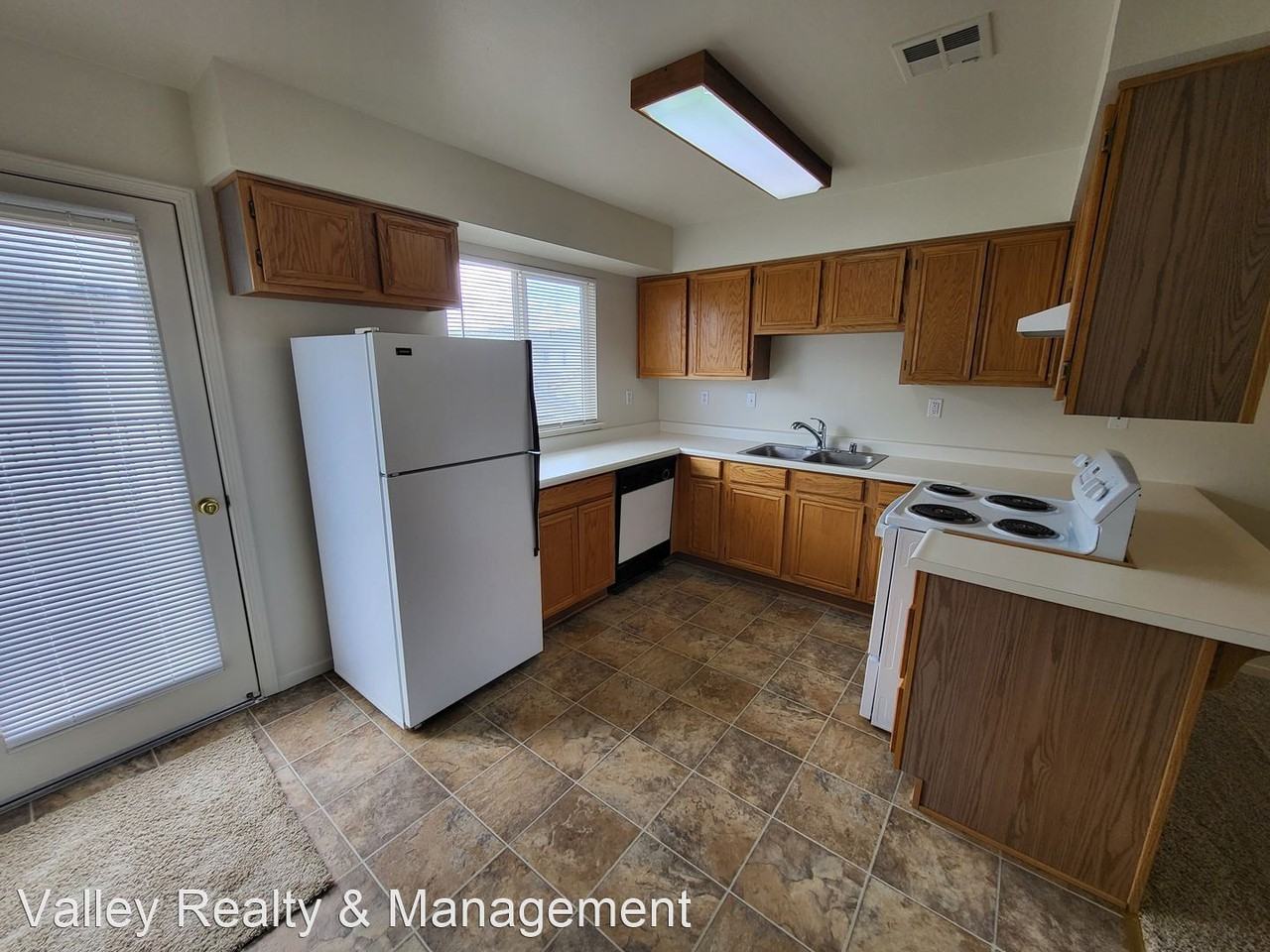 112 Palmer Ct - Photo 2 of 8