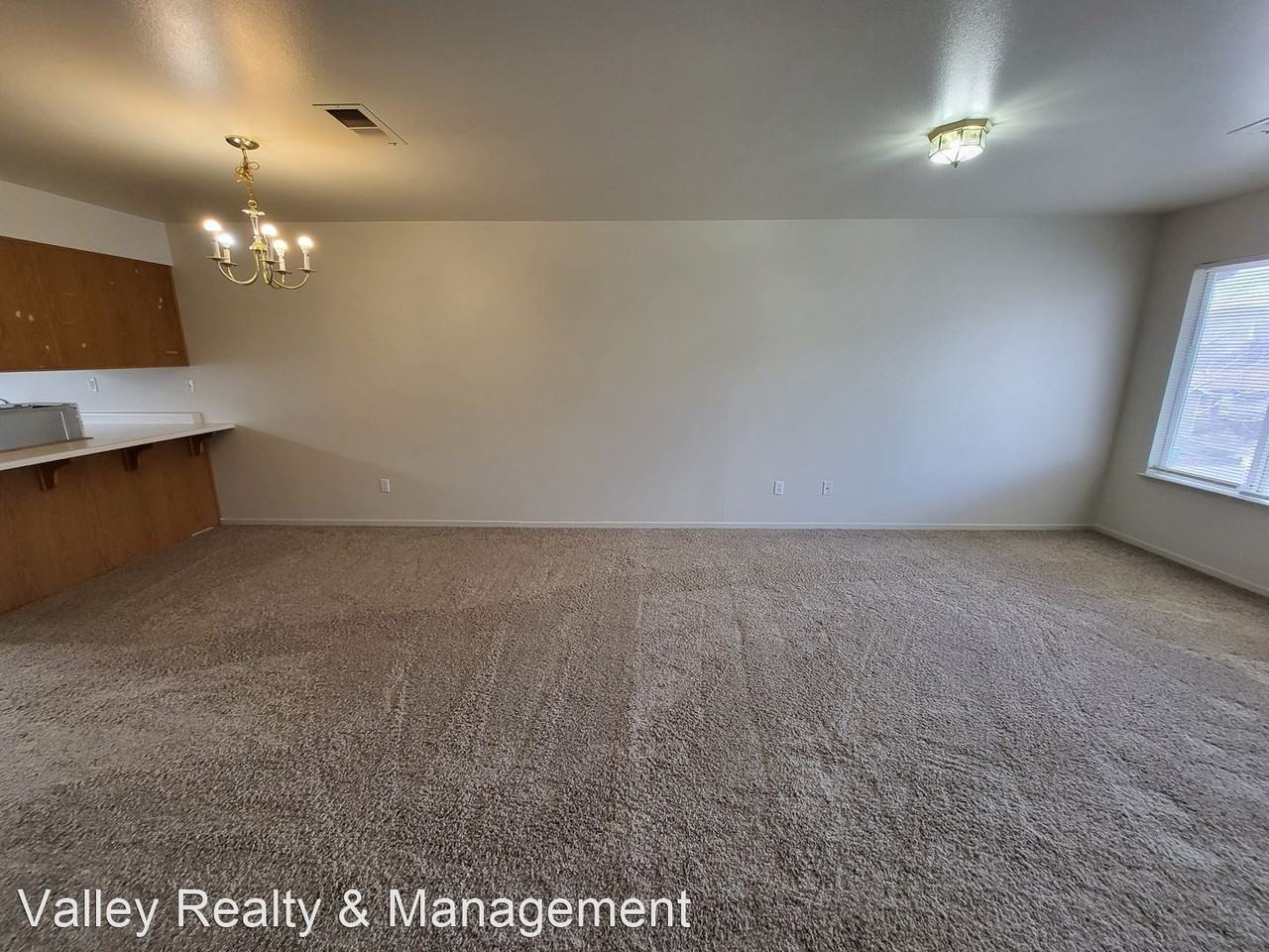 112 Palmer Ct - Photo 3 of 8