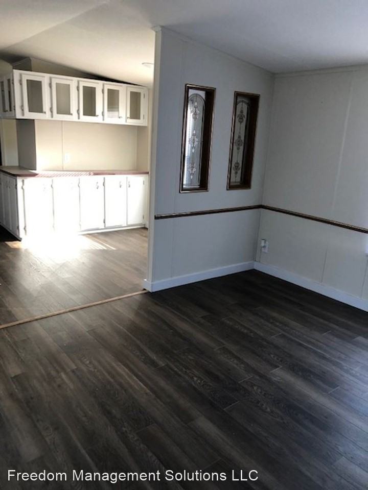 410  Vanda Drive - Photo 2 of 8