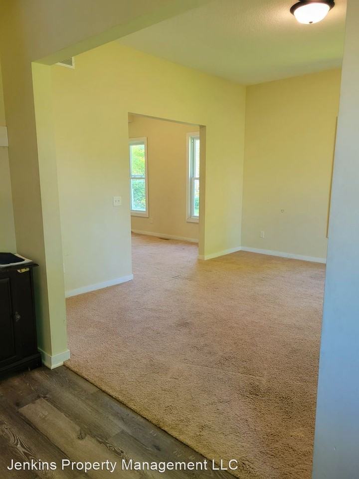 228 S 3rd St - Photo 3 of 40