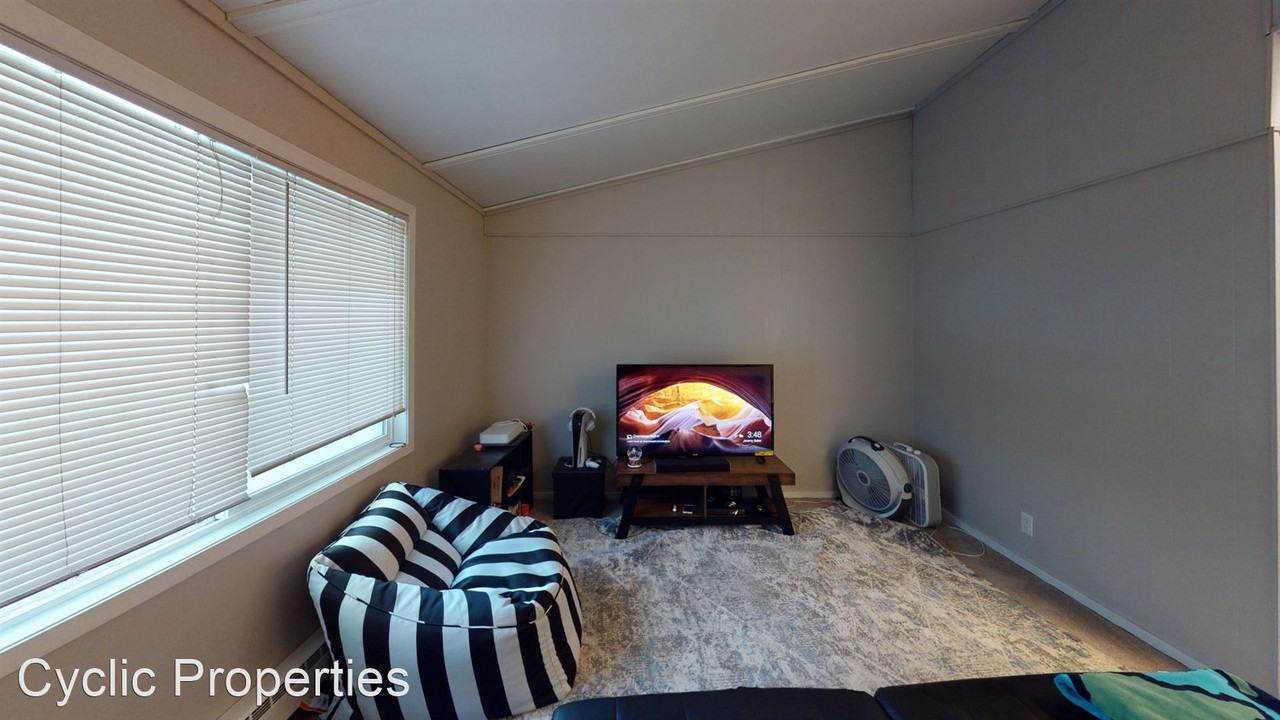 246 E 7th Ave - Photo 2 of 4