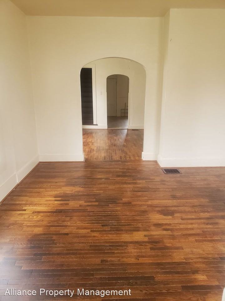 1409 Cass St - Photo 3 of 8