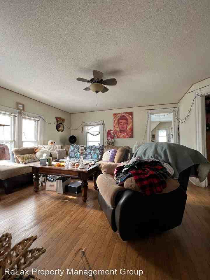 1128 6th Street S - Photo 3 of 14