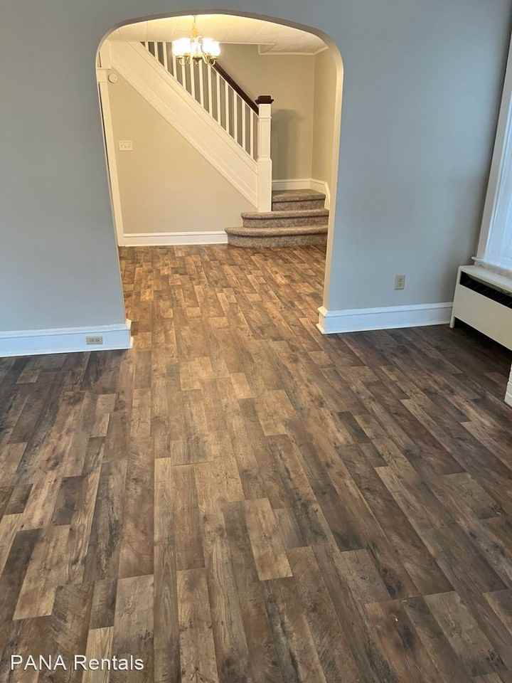 215 N Brobst St - Photo 2 of 13