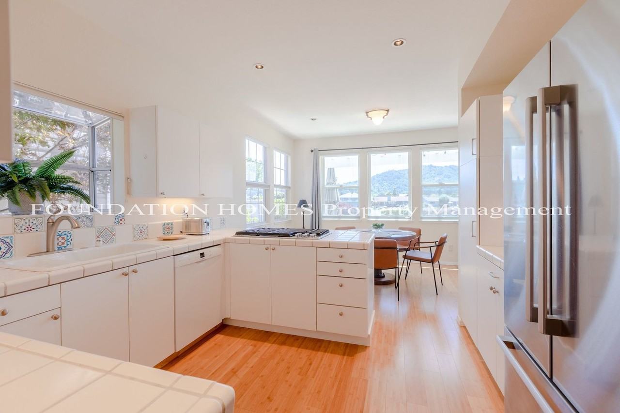 19 Laderman Ln - Photo 2 of 11